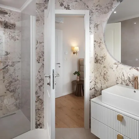 4 Bedroom Gorgeous In Сasa de vacaciones Žminj