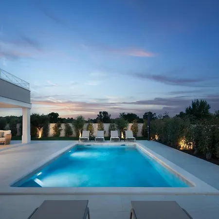 4 Bedroom Gorgeous In