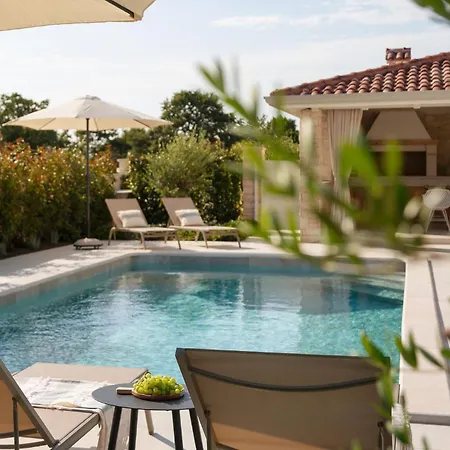 Holiday home 4 Bedroom Gorgeous In Zminj