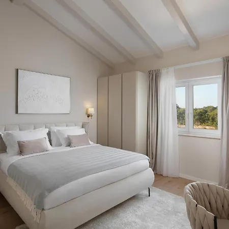 4 Bedroom Gorgeous In * Zminj