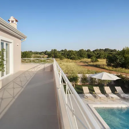 4 Bedroom Gorgeous In Holiday home *