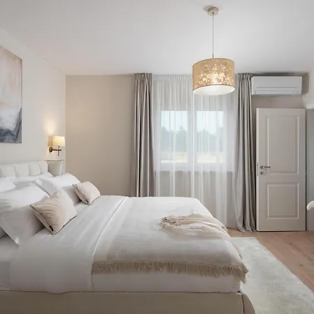 4 Bedroom Gorgeous In Semesterbostad