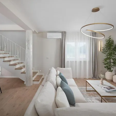 4 Bedroom Gorgeous In Holiday home Zminj